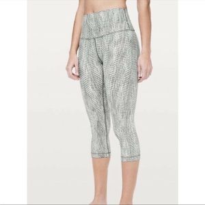 Lululemon Wunder Under Crop HR 21” SZ 6